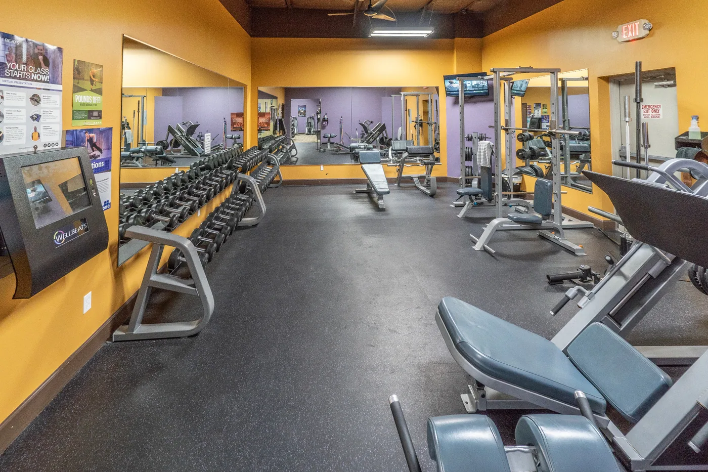 Free-weight area inside Active 24/7